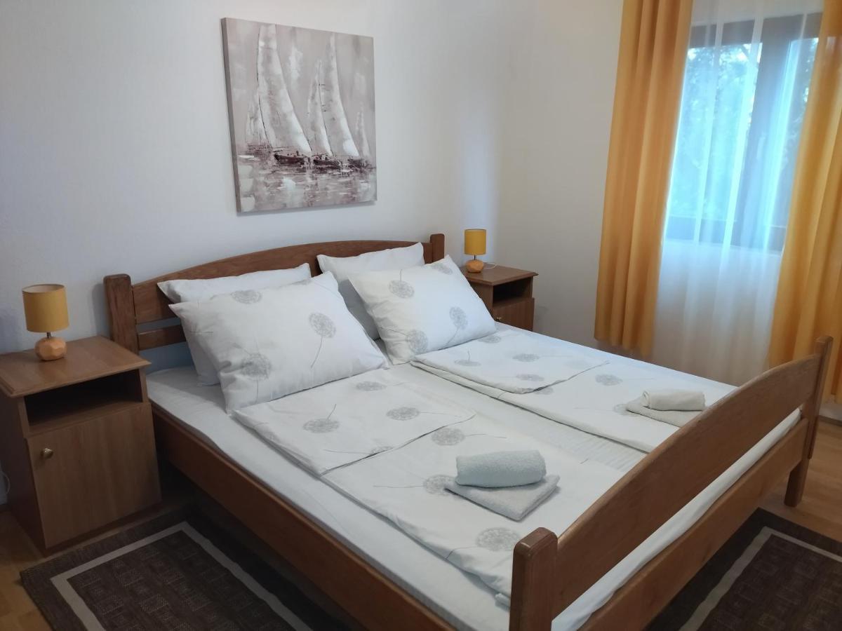 Apartments Kesic Barbat na Rabu Bagian luar foto