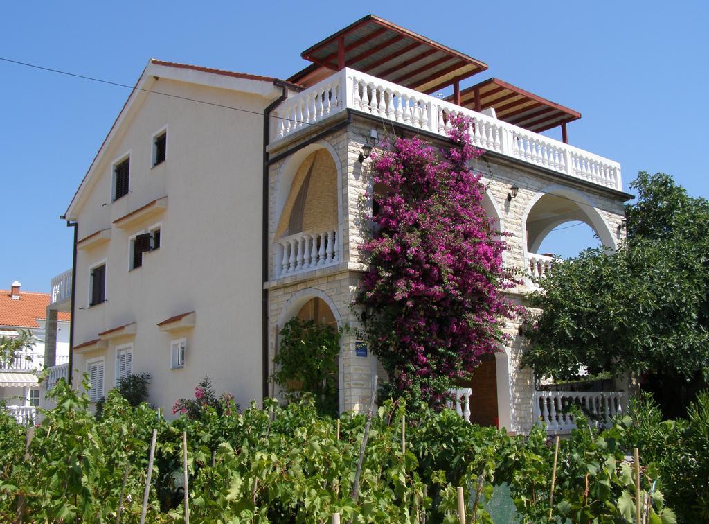 Apartments Kesic Barbat na Rabu Ruang foto